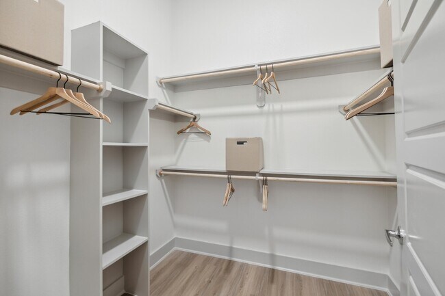 Building Photo - Move-In Special: 4–6 Weeks Free