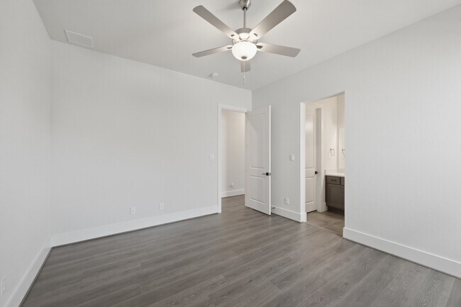 Building Photo - 2030 Highland Moss Rd