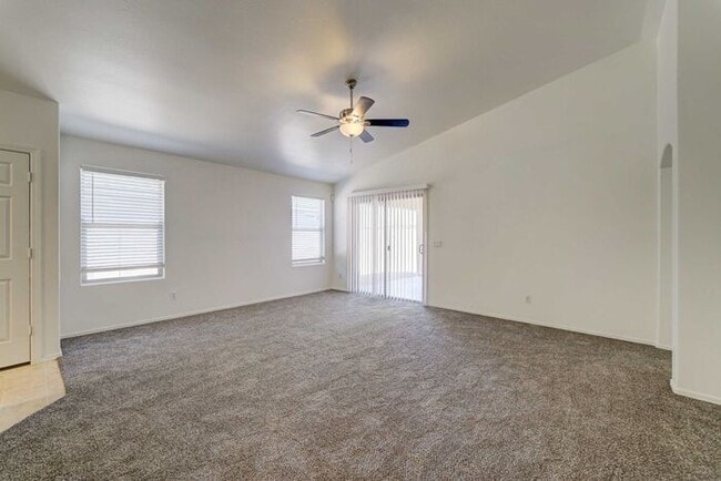 Building Photo - READY TO VIEW NOW! Bright, Open Floorplan w/ Brand New Interior Paint & Carpet!
