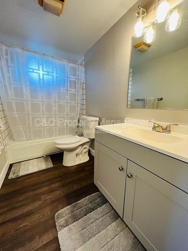 Building Photo - 1862 Hanford Dr