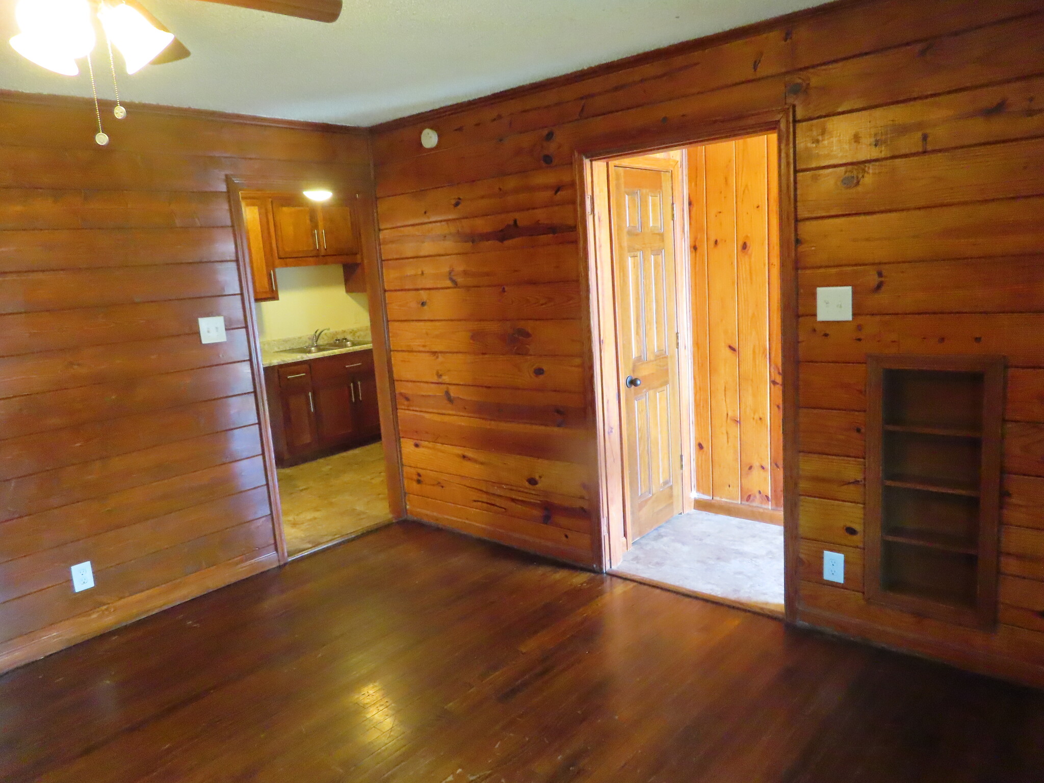 APT - 06 - RENT is $ 695 - 15091 Fort Campbell Blvd