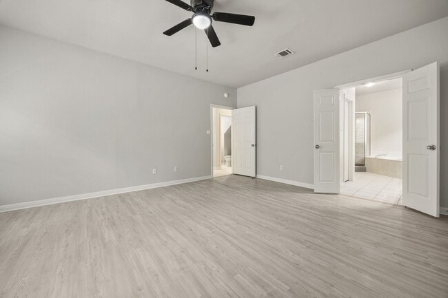 Building Photo - Spacious 3 Bed, 2.5 Bath in Prime Lakeway Location