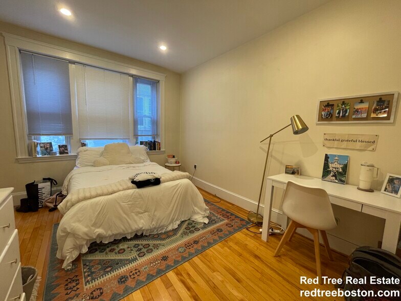 Building Photo - 69 Babcock St