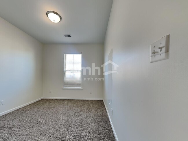 Building Photo - 5571 Stonecrest Dr