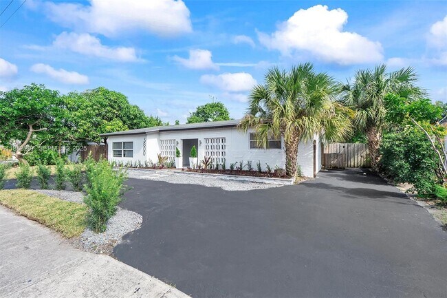 Building Photo - 5800 NE 18th Ave