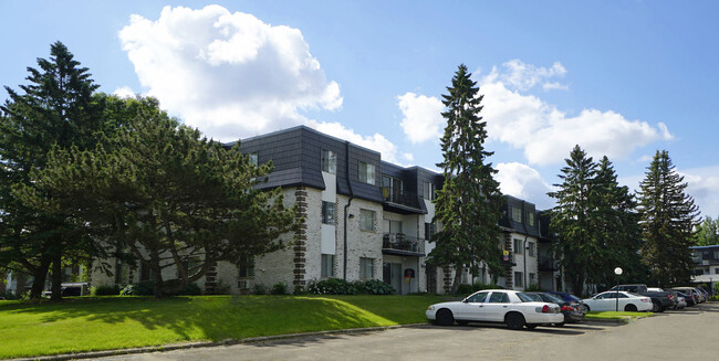 Building Photo - Bellows Court