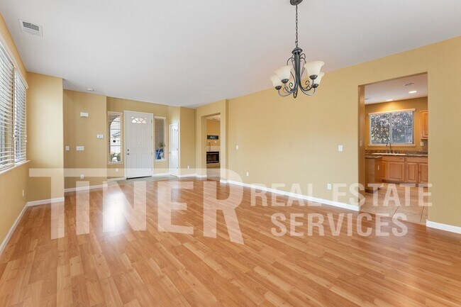 Building Photo - 35 Sabre Ct
