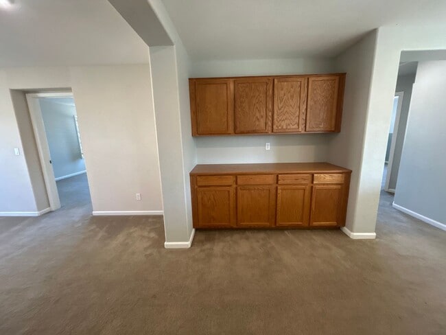 Building Photo - 212 Riverbend Ln