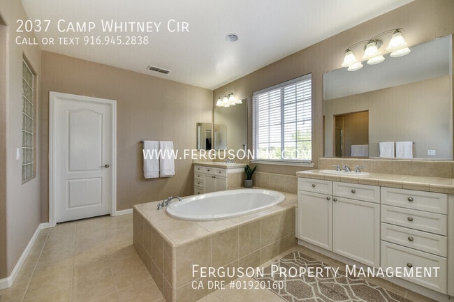 Building Photo - 2037 Camp Whitney Cir