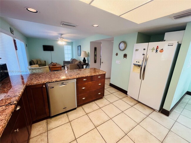Building Photo - 202 W Canal Dr