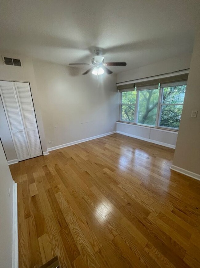 Building Photo - Charming 1-Bedroom Condo in Logan Square!