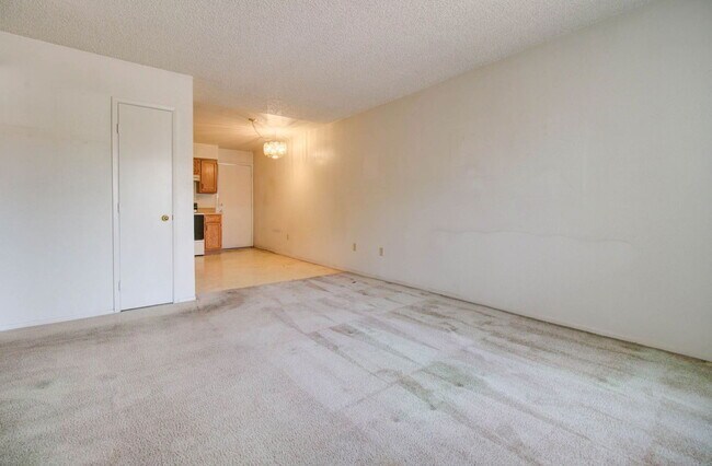 Building Photo - 5323 N 19th Ave