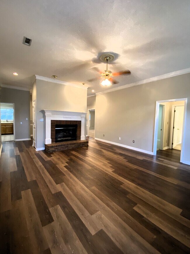 Building Photo - Coming Soon!