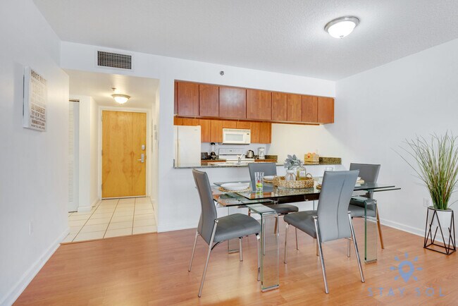 Building Photo - 1200 Brickell Bay Dr