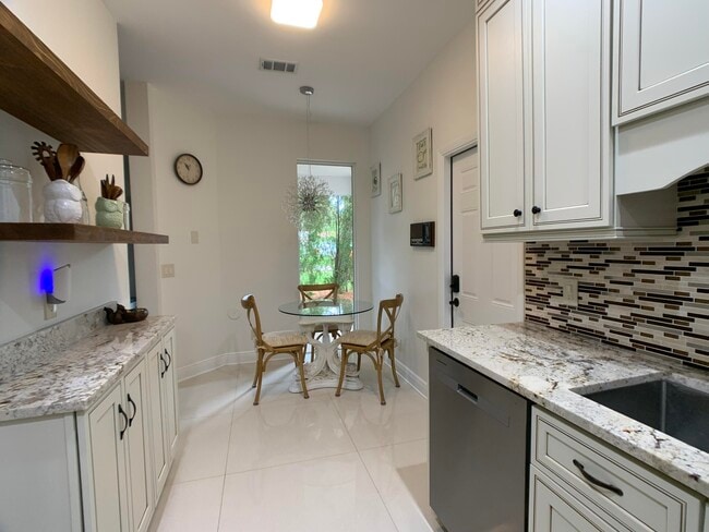 Building Photo - 10465 Mateo Ct