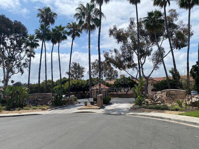 Building Photo - 7130 Shoreline Dr