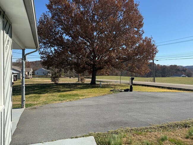 Building Photo - Intro to Homesteading! 3/1 furnished Property for rent