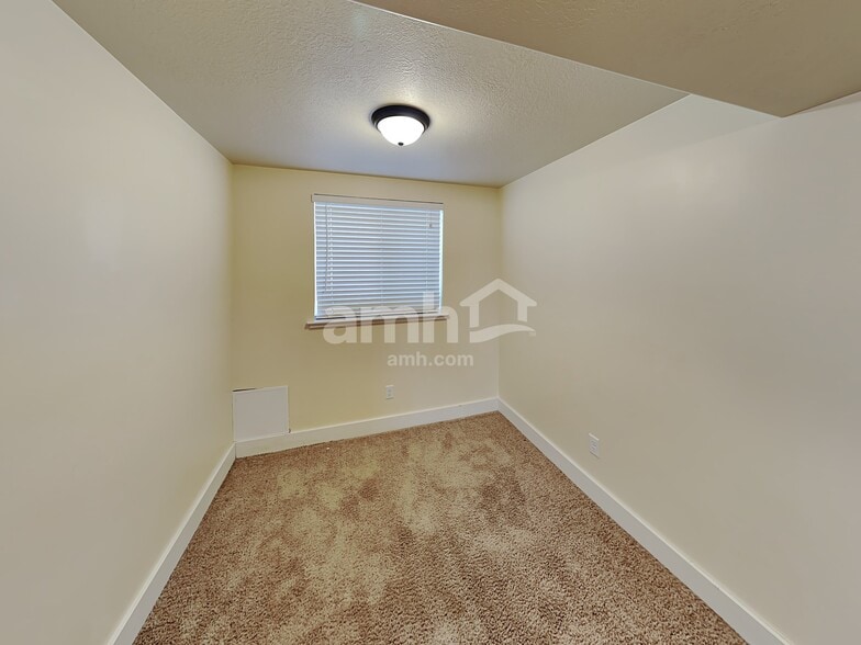 Building Photo - 4915 W 150 N