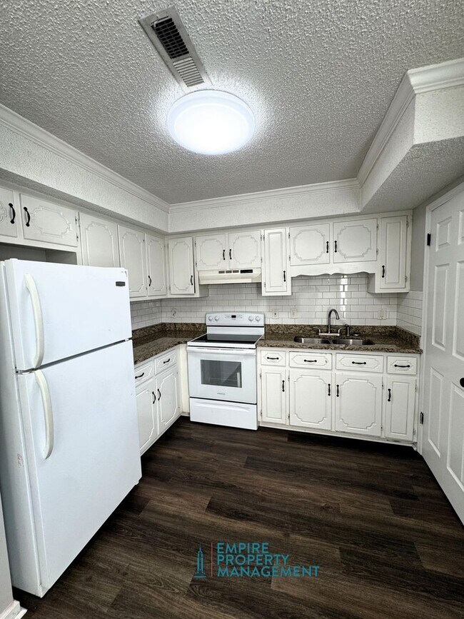 Building Photo - Come Home To Five Points!