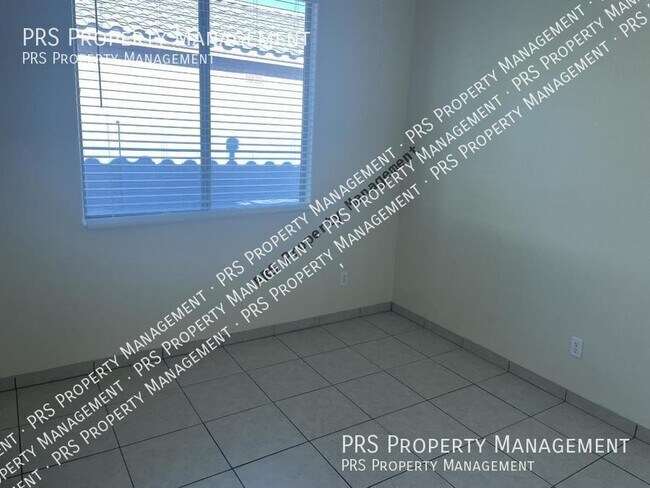 Building Photo - 2306 W Kristina Ave
