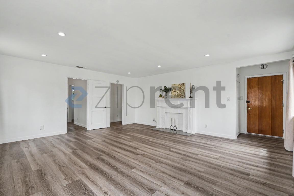 Building Photo - Unit