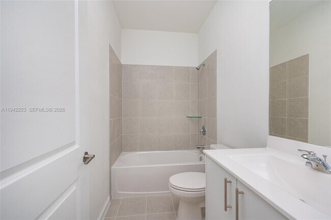 Building Photo - 2747 SE 26th Rd