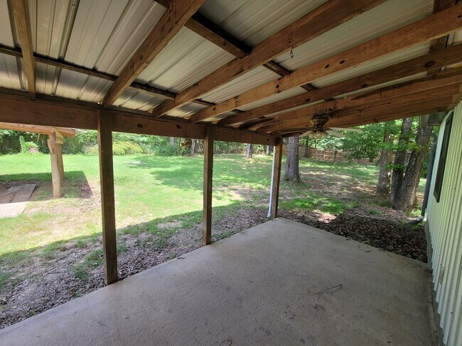 Building Photo - Sweet Gum