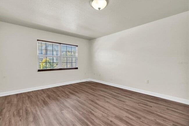 Building Photo - 701 Poinsettia Rd