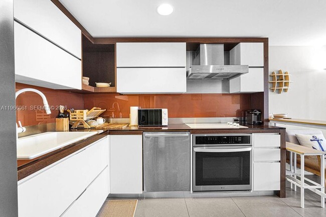 Building Photo - 2155 Washington Ct