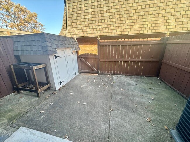 Building Photo - 4259 Burnett Walk