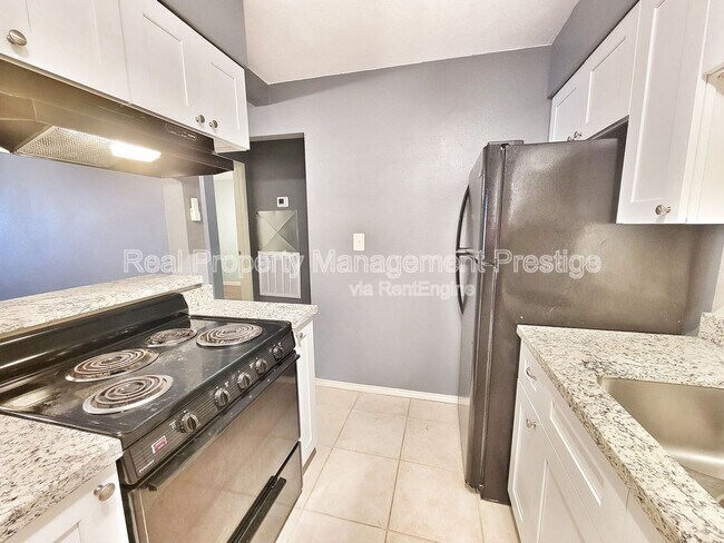 Building Photo - 2501 Gulf Fwy