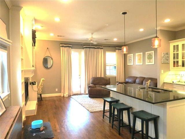 Building Photo - 1921 Summit Ave