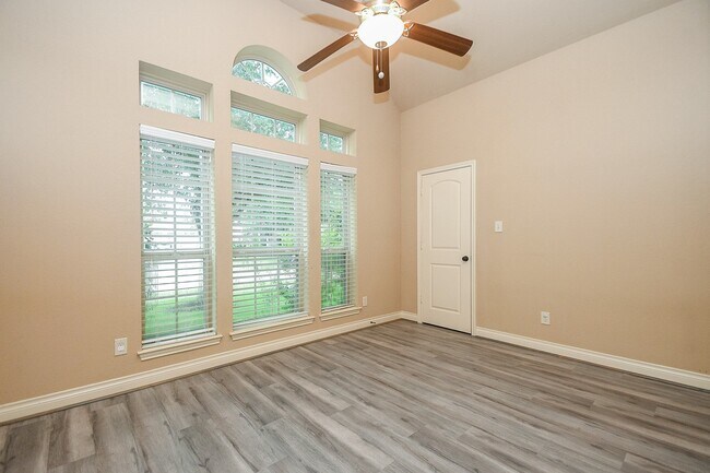 Building Photo - 2911 Village Brook Ln