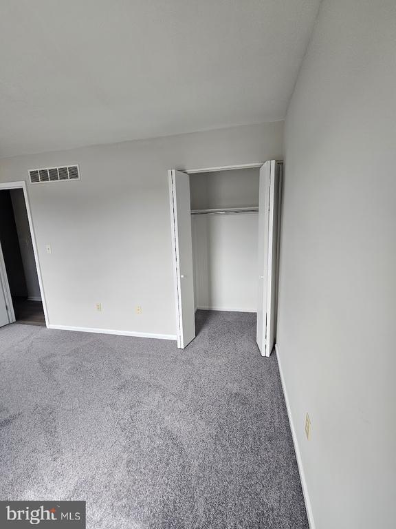 Building Photo - 33 Fieldstone Ct