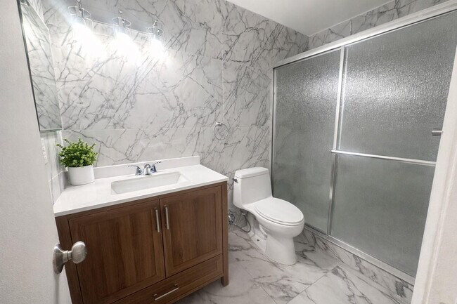 Building Photo - 3950 Cocoplum Cir