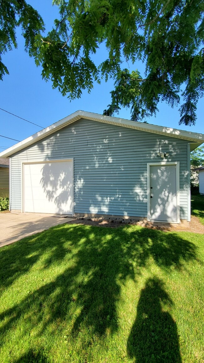 Building Photo - 1232 11th St NW