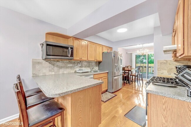 Building Photo - 411 Hickory Dr