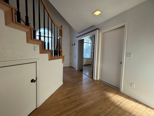 Building Photo - Century 21 Gold Rush - 3 Bed | 2 Bath | 2-Car Garage | End-Unit Condo (FAIRBANKS)