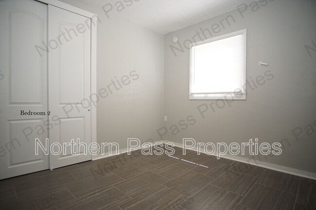 Building Photo - 2114 Tremont Ave