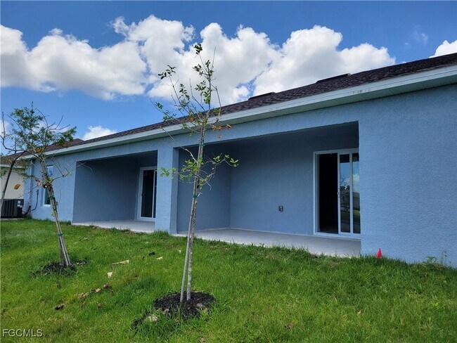 Building Photo - 3229 SW 15th Pl