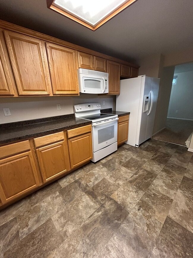 Building Photo - Spacious 5-Bedroom Family Haven with Moder...