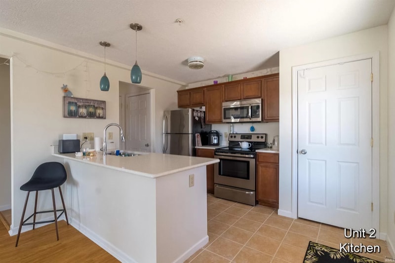 Building Photo - 406 E Hillside Dr