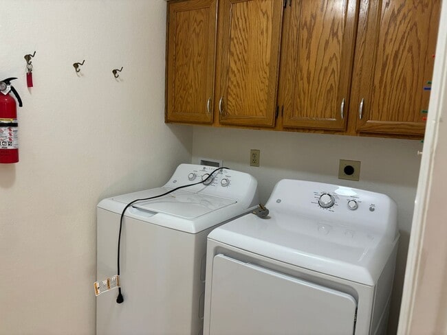 Building Photo - Lovely 3 bedroom 2 bath home in the grass in Leisure World a 45+ Active Adult Resort Community. M...