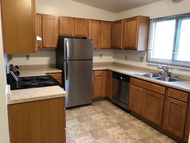 Building Photo - Parkwood Village Townhomes