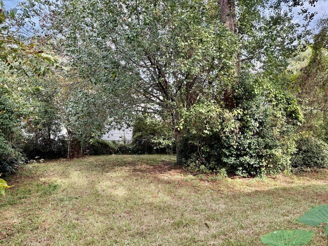 Building Photo - 4717 Orchid St