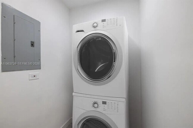 Building Photo - 1555 NW 34th St