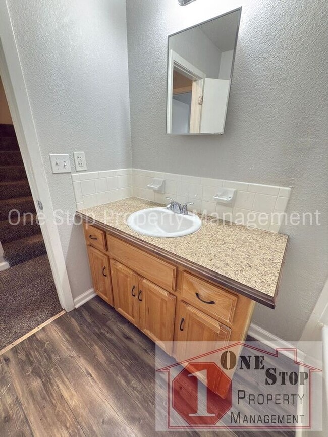 Building Photo - 3 bedroom, 1 bathroom duplex in Independen...