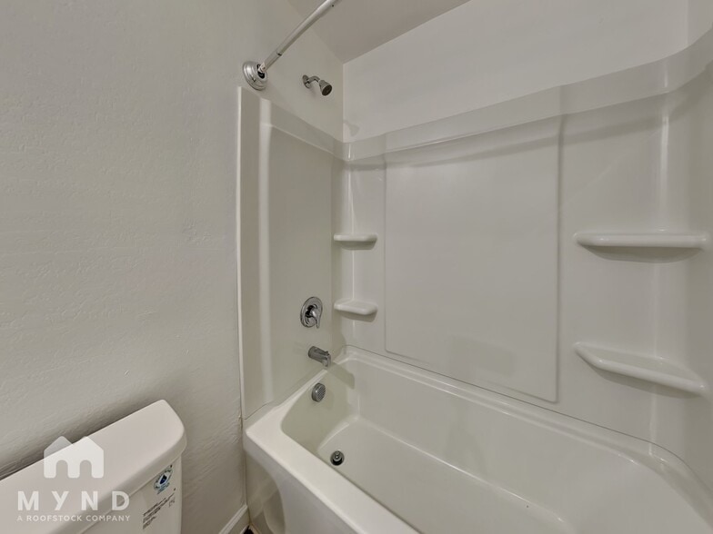 Building Photo - 9346 W Raven Dr