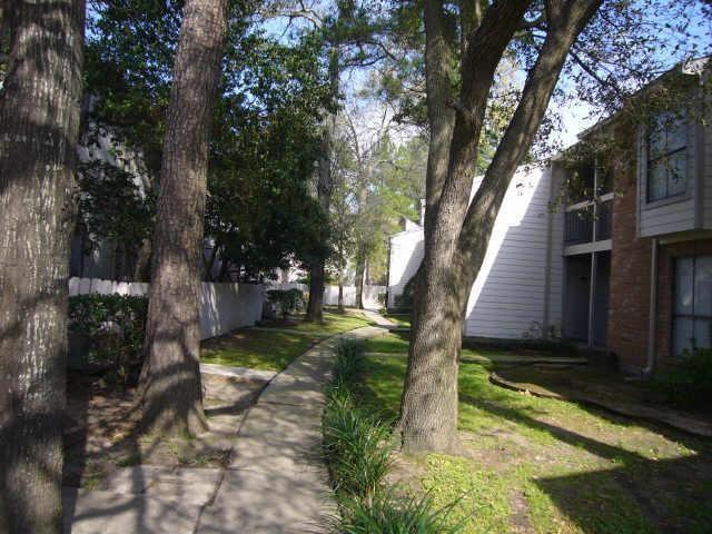 Building Photo - 17331 Red Oak Dr