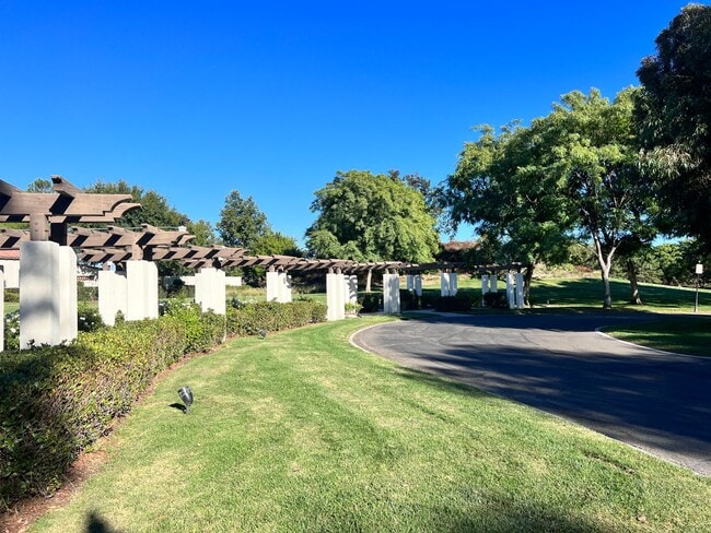 Building Photo - Woodland 3 Bedroom Home for Rent in Valencia!